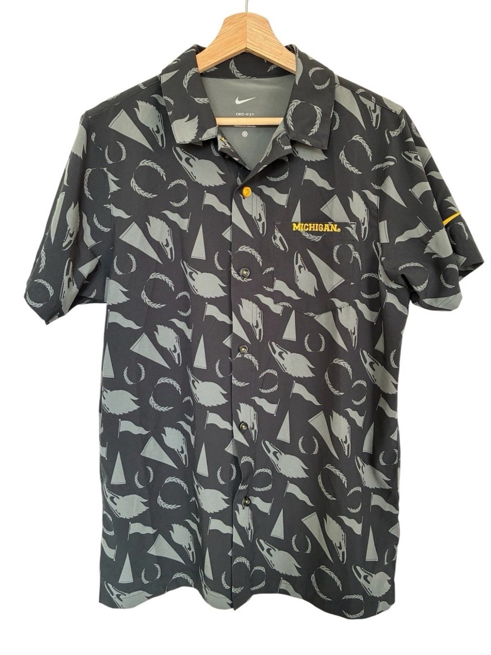 Nike Michigan Wolverines Dri-FIT Football Button Down Hawaiian Shirt Men Small